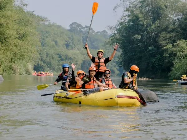 Kebersamaan & Momen Seru Rombongan