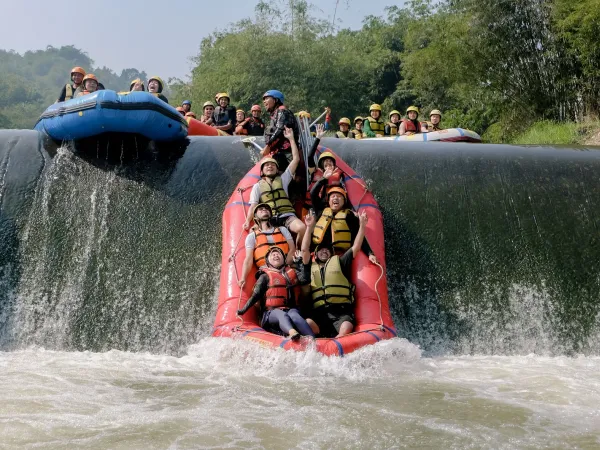Sensasi Arung Jeram Cisadane