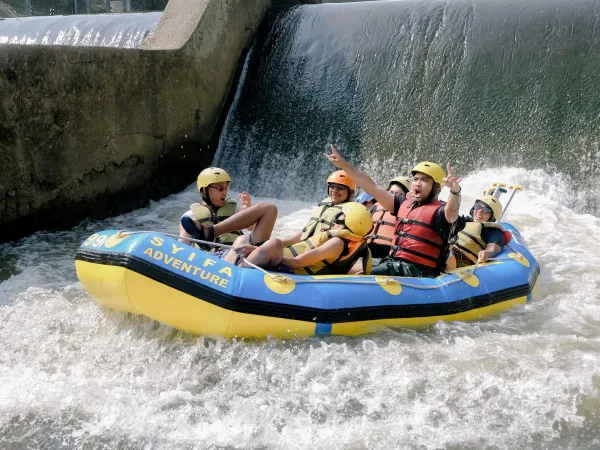 Jeram Arus Deras & Whitewater